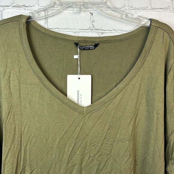 BloomChic Olive Green V Neck T Shirt Top Plus Size 2X - Picture 4 of 6